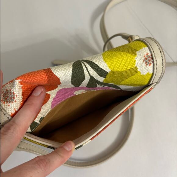 Fossil Ainsley Small Twist Lock Crossbody Bag in Light Floral - Picture 6 of 7